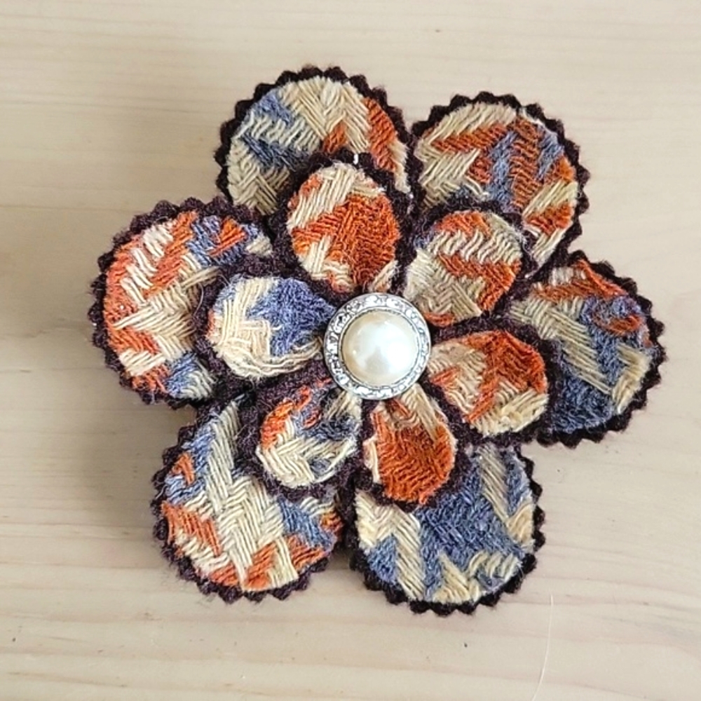 Magpie Tapestry Flower Brooch Pin